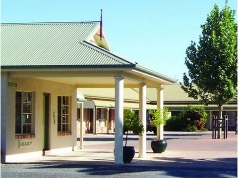 Country Gardens Motor Inn - Kempsey Accommodation 0