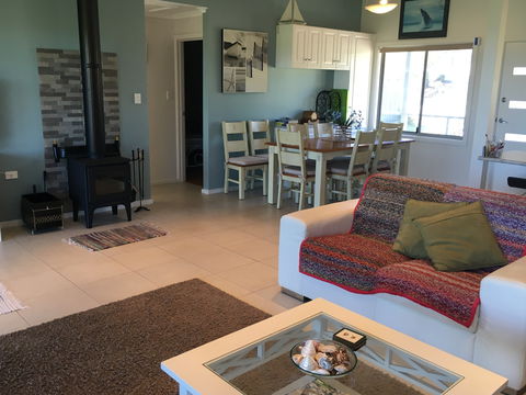 Falcon Blue - Kempsey Accommodation 2
