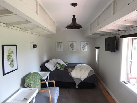 Miners Ridge Vineyard Railway Carriage B&B - Kempsey Accommodation 0