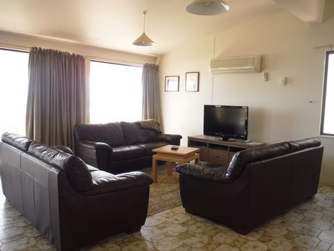 Moonta Bay Beach Villa 3 - Kempsey Accommodation 1