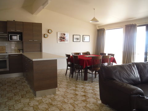 Moonta Bay Beach Villa 3 - Kempsey Accommodation 2