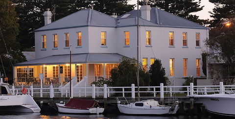 Oscars Waterfront Boutique Hotel - Kempsey Accommodation 0