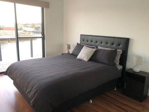 Port Bouvard Retreat - Large Family Friendly Canal Home With Private Jetty - Kempsey Accommodation 1