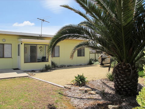 Seahorse Beach Shack - Kempsey Accommodation 0