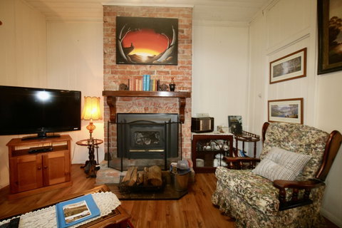 Tenterfield Luxury Historic Cottage - Kempsey Accommodation 2