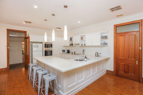 The Hills House At Hahndorf - Kempsey Accommodation 1