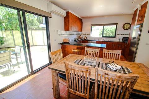 Avignon In Bright - Kempsey Accommodation 2