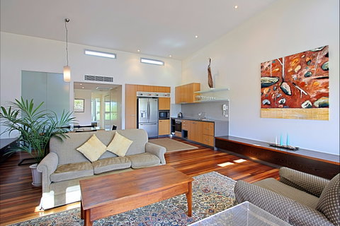 Beach Villa 17, East On Byron - Kempsey Accommodation 0