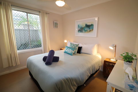 Beachside Cottage At Blacksmiths - Kempsey Accommodation 2