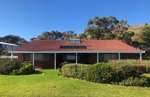 Calm Seas - Kempsey Accommodation 0