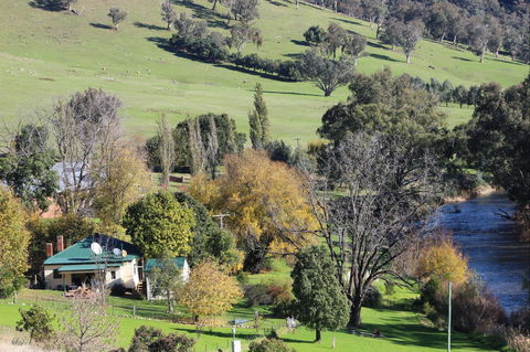 Elm Cottage Tumut - Kempsey Accommodation 1