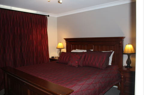 Elm Cottage Tumut - Kempsey Accommodation 2