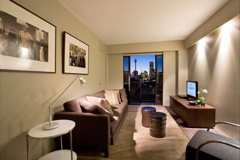 Overlooking The City's Silhouette - Kempsey Accommodation 0