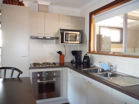 Seashells - Kempsey Accommodation 0