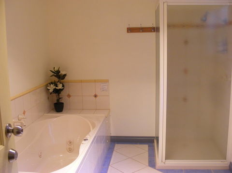 Belfast Cottages - Kempsey Accommodation 5