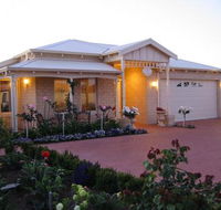 Sussex on Willis Cove Bed and Breakfast - Kempsey Accommodation