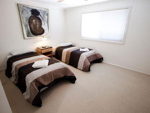 Cardiff Executive Apartments - Kempsey Accommodation 1