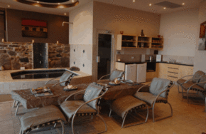 Breathtaker On High Spa Retreat - Kempsey Accommodation 1