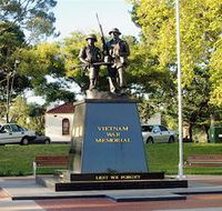 Vietnam War Memorial - Kempsey Accommodation