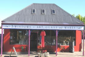 3 Windows Gallery - Kempsey Accommodation 0