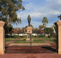 Dalby War Memorial and Gates - Kempsey Accommodation