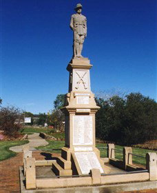 Greenmount War Memorial - Kempsey Accommodation 1