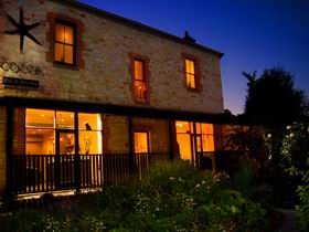 Cocos Hair And Day Spa - Kempsey Accommodation 0