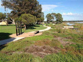 Meningie's Pelican Path - Yunti Ngopun Ngami - Kempsey Accommodation 1