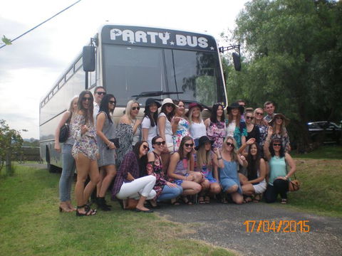 R & R Bus And Leisure Hire - Kempsey Accommodation 0