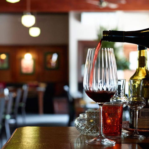 Farmers Arms Hotel & Art Suites Daylesford - Kempsey Accommodation 2