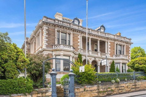 A Sommelier Guided Tour: Thursday Afternoon Wine Gin Cheese & Cocktails - Kempsey Accommodation 7