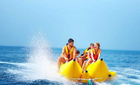 Banana Boat Ride From Airlie Beach - Kempsey Accommodation 0