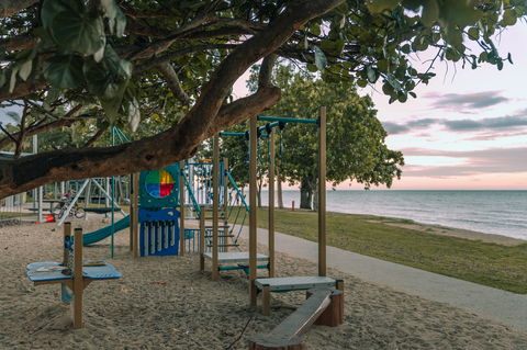 Holloways Beach - Kempsey Accommodation 2