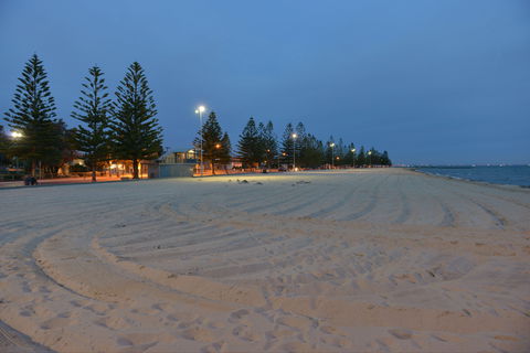 Altona Beach - Kempsey Accommodation 1