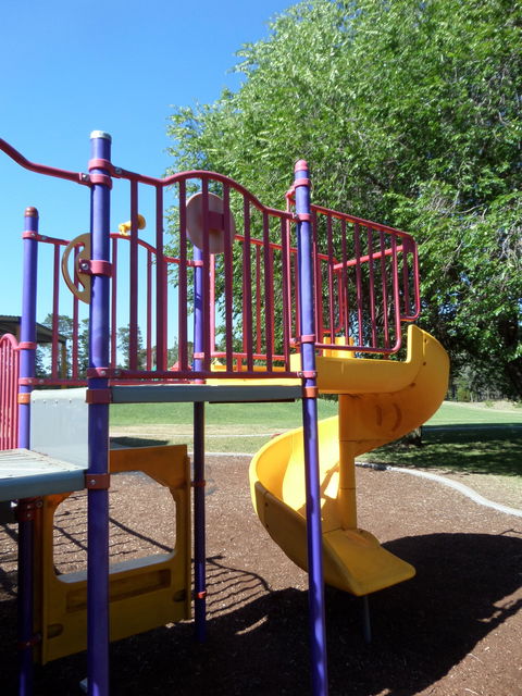 Fadden Pines Playground - Kempsey Accommodation 2