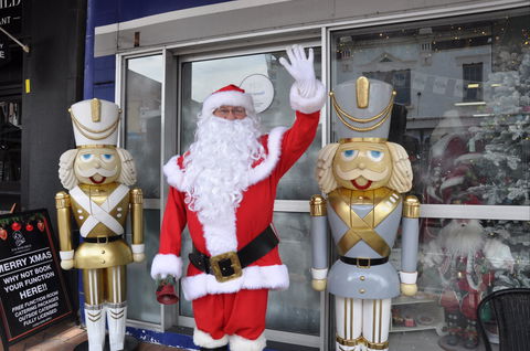 Mrs Claus And Santa - Kempsey Accommodation 0