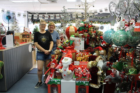 Mrs Claus And Santa - Kempsey Accommodation 1