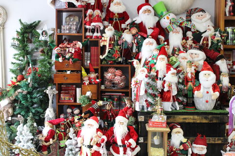 Mrs Claus And Santa - Kempsey Accommodation 2