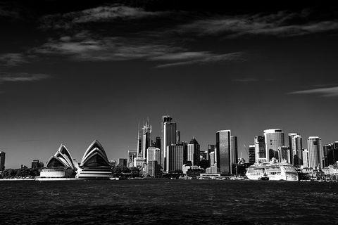 REGAL - Luxury Airport Round Trip, Bespoke Premium Transfer And Tours - Kempsey Accommodation 1