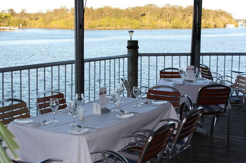 The River Deck On Noosa Marina - Kempsey Accommodation 4