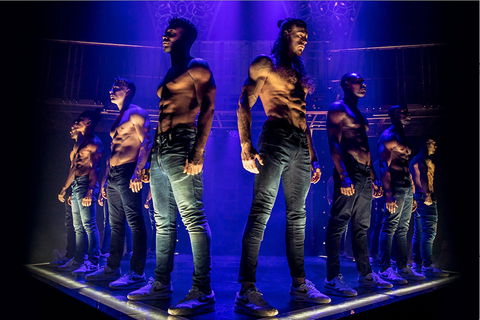 MAGIC MIKE LIVE - Kempsey Accommodation 0