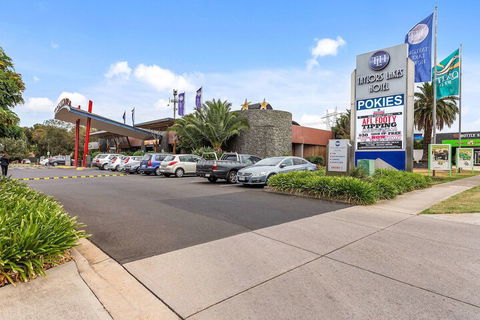 Quality Hotel Taylors Lakes - Kempsey Accommodation 4