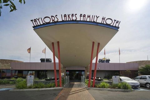 Quality Hotel Taylors Lakes - Kempsey Accommodation 1