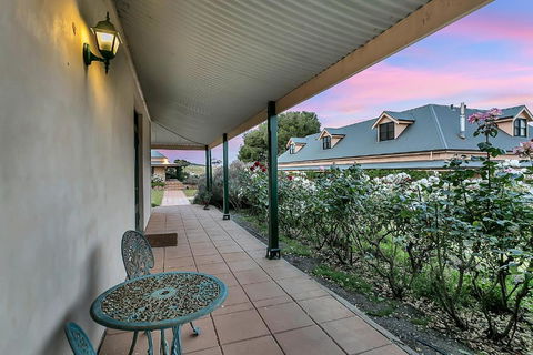 Abbotsford Country House - Kempsey Accommodation 3