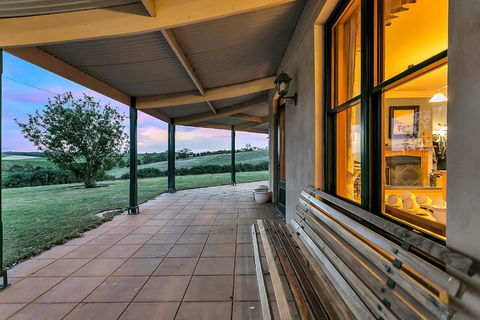 Abbotsford Country House - Kempsey Accommodation 2