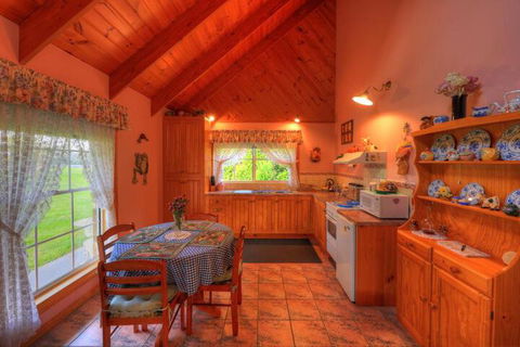 Rosebank Cottage Collection - Kempsey Accommodation 4