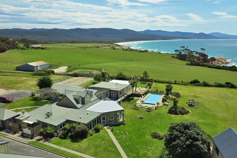 Diamond Island Resort & Bicheno Penguin Show - Kempsey Accommodation 2