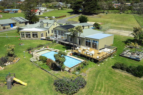 Diamond Island Resort & Bicheno Penguin Show - Kempsey Accommodation 1