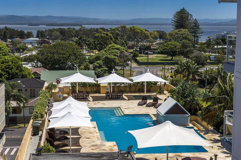 Oaks The Entrance Waterfront Suites - Kempsey Accommodation 4
