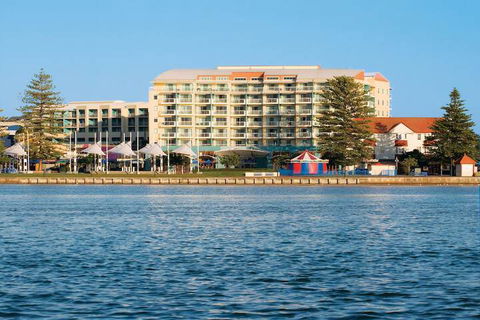 Oaks The Entrance Waterfront Suites - Kempsey Accommodation 2